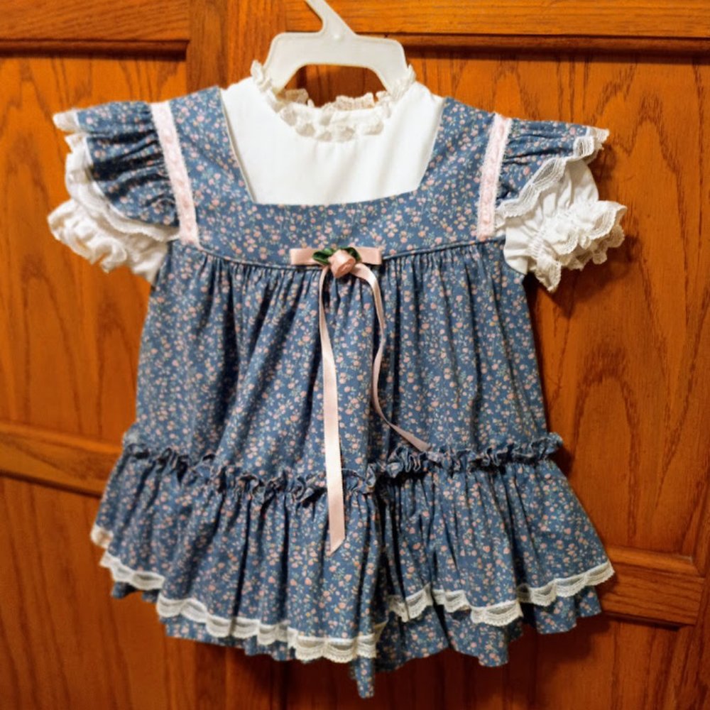 Vintage Blue Floral Bryan dress with lovely lace. 2T. Excellent condition!